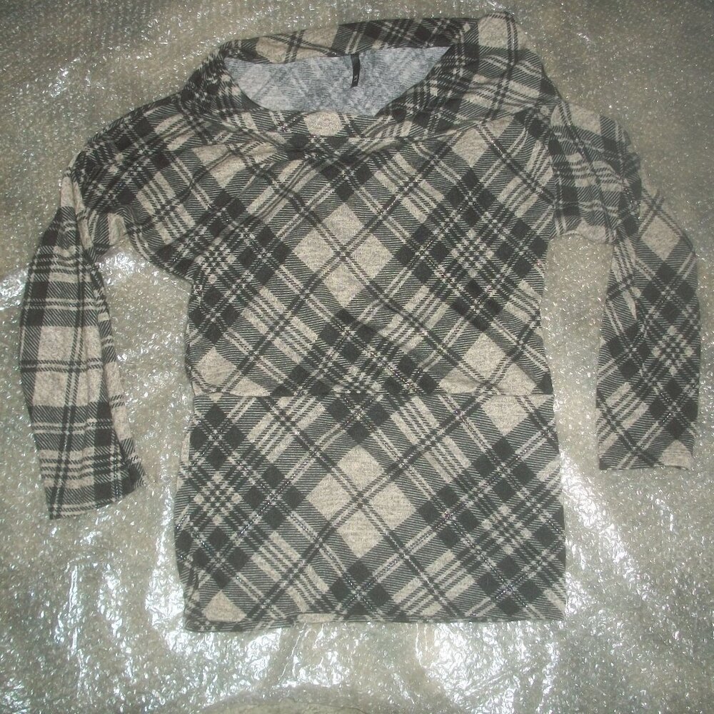 womens sweater.cowl neck.argyle.metallic thread.size large